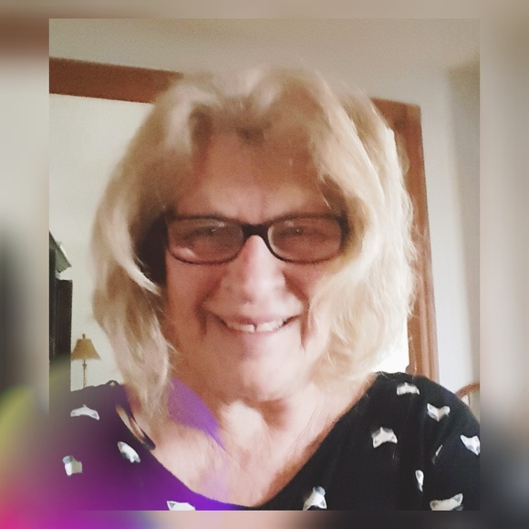 Poshmark profile picture for @jaidie11